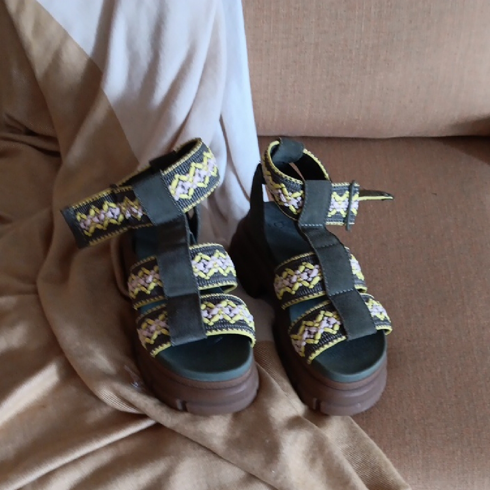 UGG Women's Sandals with Patterned Straps in Black and Brown